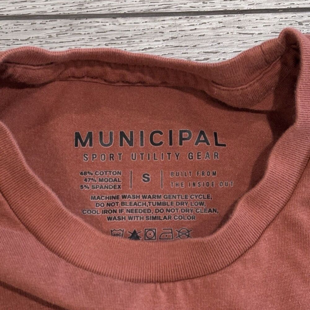 Municipal Sport Utility Gear Shirt Mens Small Orange Workout Casual Performance - Picture 2 of 6